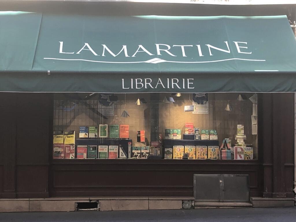 Vitrine de la librairie Lamartine à Paris