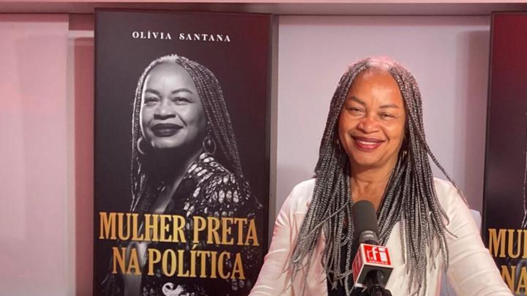 Deputada estadual da Bahia, Olívia Santana, autora do livro “Mulher Preta na Política”