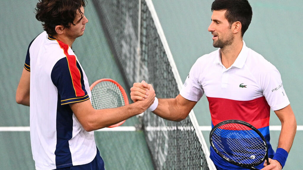 Le Serbe Novak Djokovic, qualifié pour les demi-finales du Masters 1000 de Paris, après sa victoire (6-4, 6-3) face à l'Américain Taylor Fritz, le 5 novembre 2021 à l'AccorHotels Arena