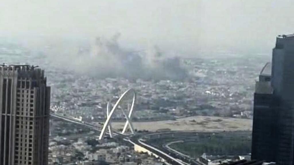 De la fumée s'élève d'une explosion, qui aurait été causée par une frappe israélienne, à Doha, au Qatar, le mardi 9 septembre 2025.