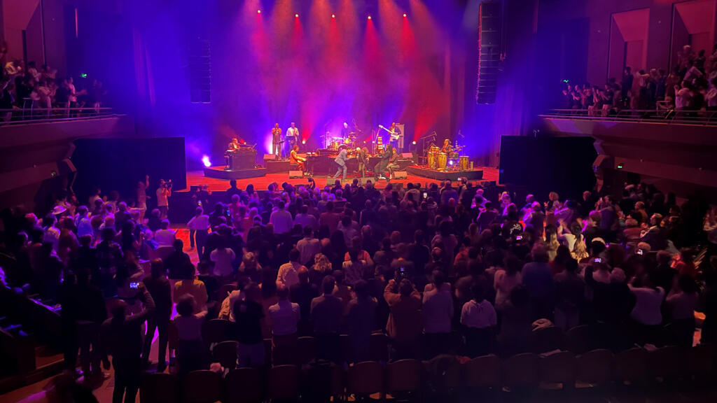 Le public parisien acclame l’hommage vibrant au regretté Marius Cultier.