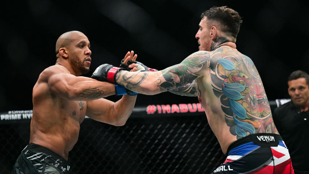 MMA: le combat entre Gane et Aspinall interrompu après un doigt dans l'oeil involontaire