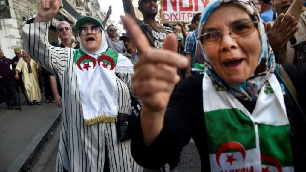 Des manifestants dans les rues d'Alger, le 11 octobre 2019.