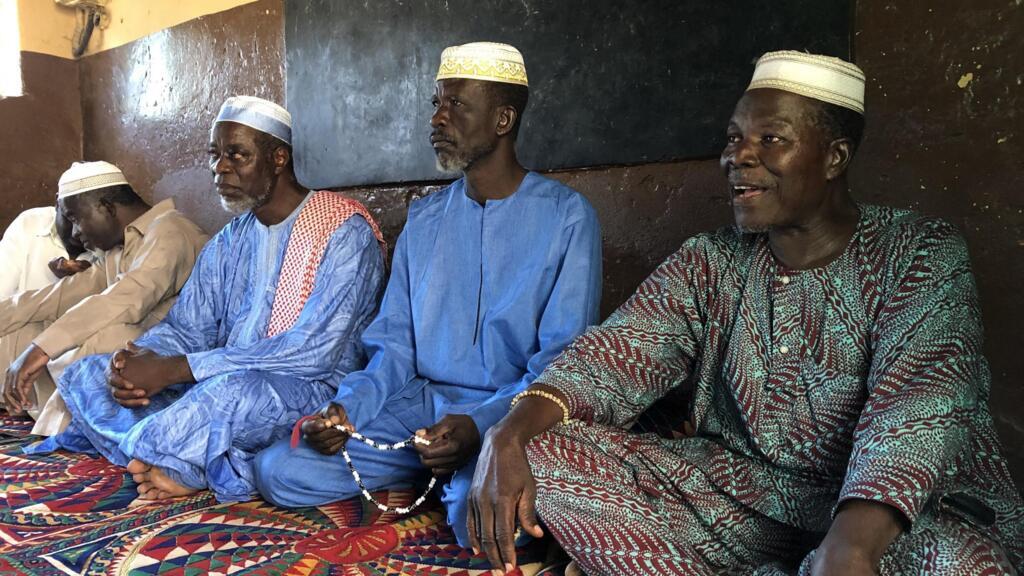 L'imam et ses représentants au sein de la mosquée de Bafilo.