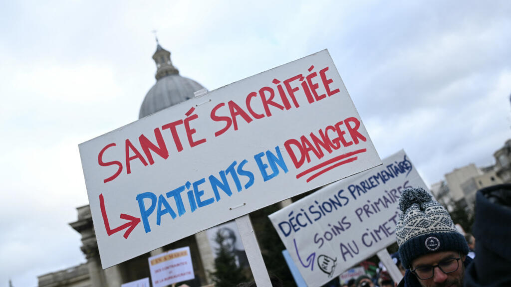 France: manifestation des médecins libéraux pour dénoncer des mesures du budget de la Sécurité sociale
