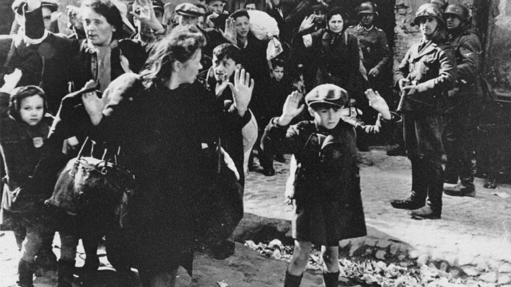 Cette photo emblématique de la Seconde Guerre mondiale a été prise le 19 avril 1943, jour du déclenchement de l'insurrection du ghetto de Varsovie.