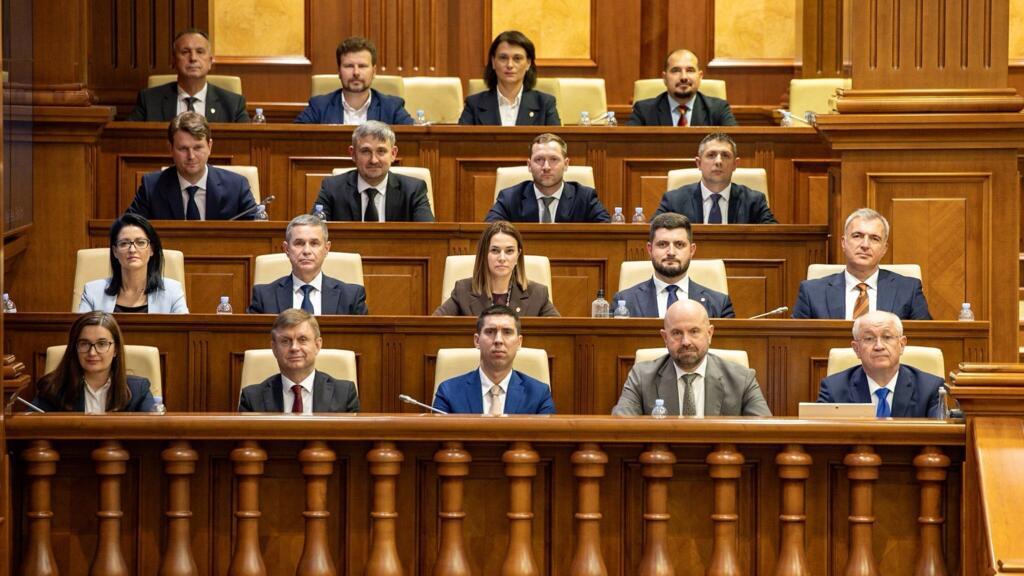 Cabinetul miniștrilor Guvernului Alexandru Munteanu.