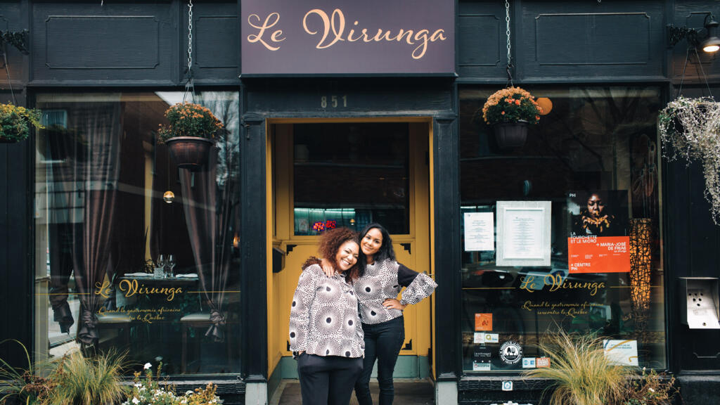 Maria-Josée de Frias et Zoya de Frias Lakhany devant leur restaurant, le Virunga.