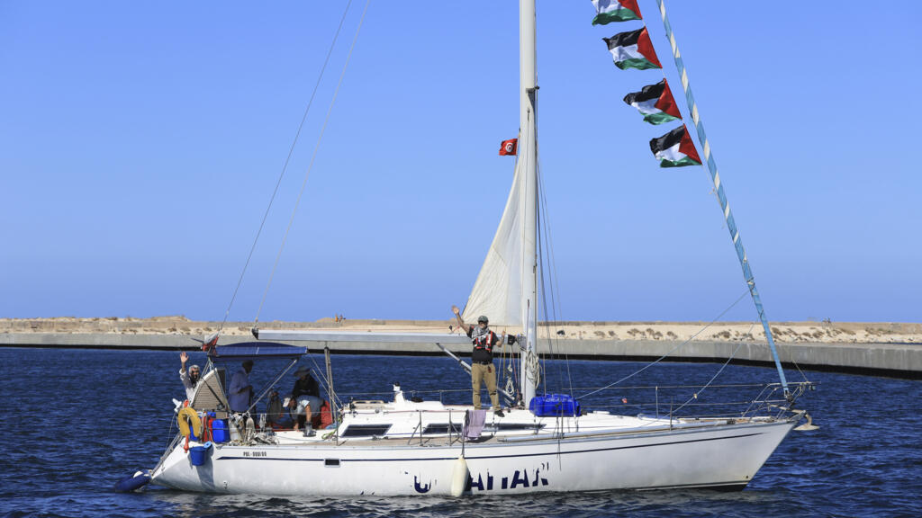 Un bateau de la Flottille mondiale Sumud quitte le port tunisien de Bizerte pour rejoindre Gaza afin d'y acheminer de l'aide humanitaire malgré le blocus israélien sur l'enclave, samedi 13 septembre.