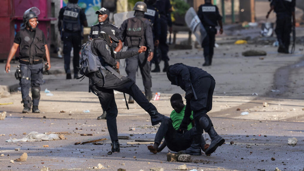 Cameroun: Issa Tchiroma Bakary donne «48 heures» aux autorités pour libérer les détenus arrêtés après la présidentielle