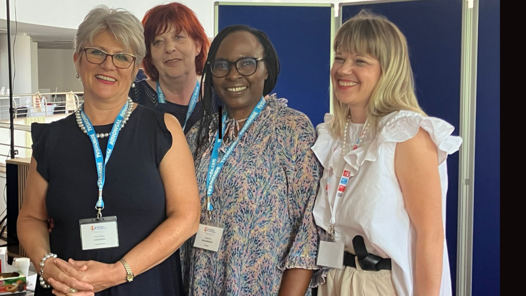 De gauche à droite : Irina Cosovanu, Jacqueline Owen, Joséphine Mukamurera et Ana Harrison.