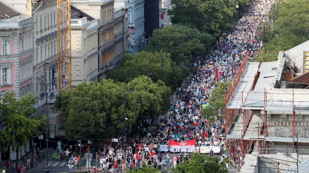 復旦分校建案 匈牙利首都萬人抗議