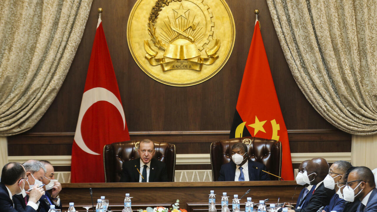 Angola e Turquia assinam sete acordos de cooperação em diversas áreas