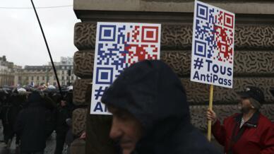 Một cuộc biểu tình chống giấy chứng nhận tiêm chủng ở Paris, thứ Bảy ngày 08/01/2022.