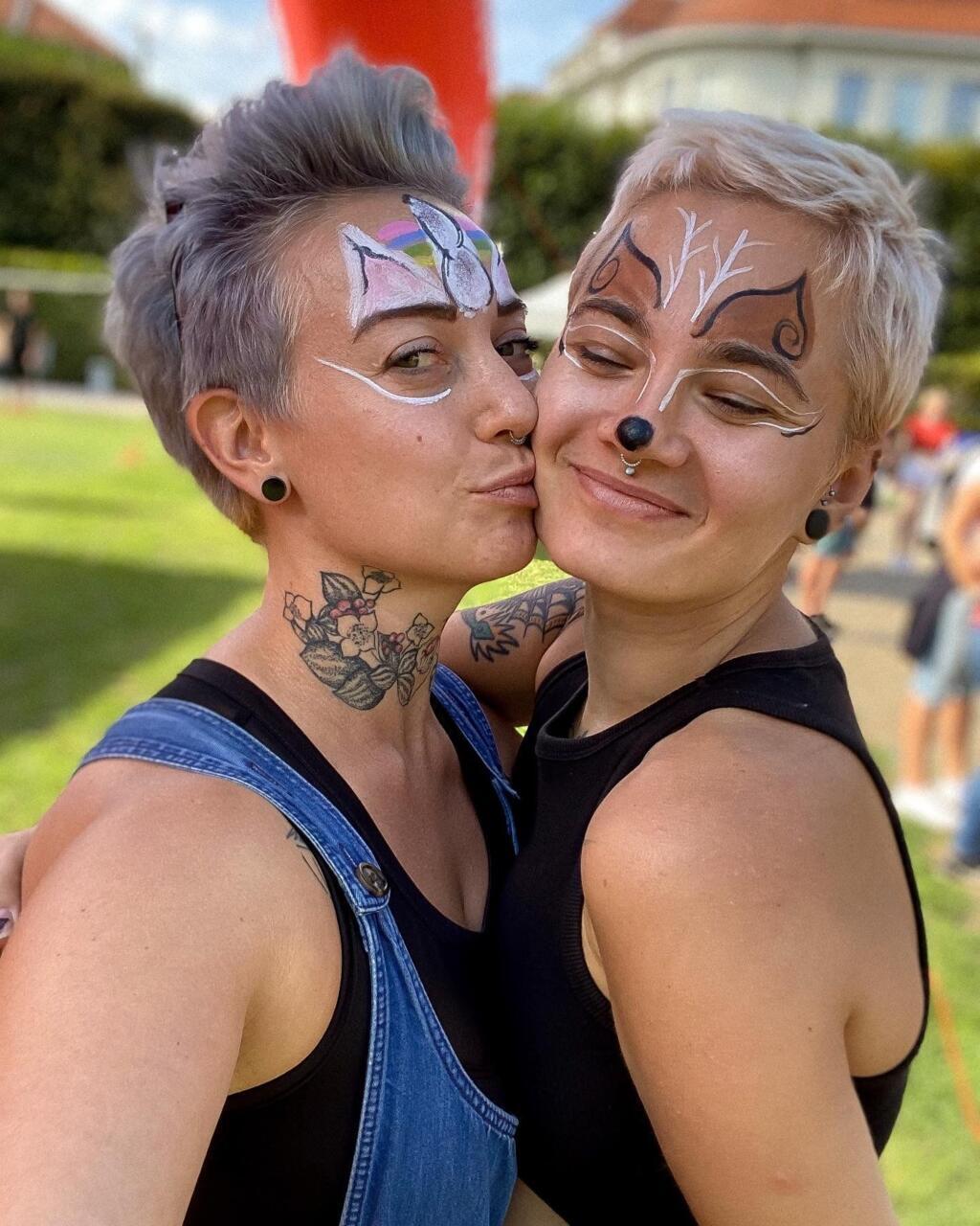 Олександра та Маркі на відпочинку