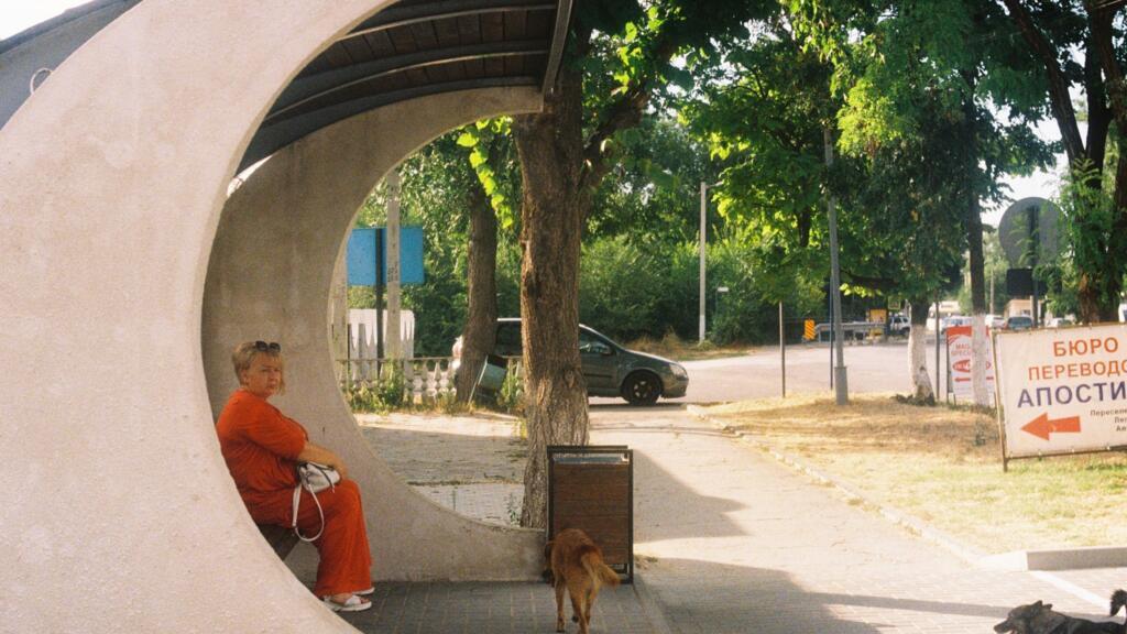 Imagine dintr-o statie de autobuz, Găgăuzia, R.Moldova, 2025