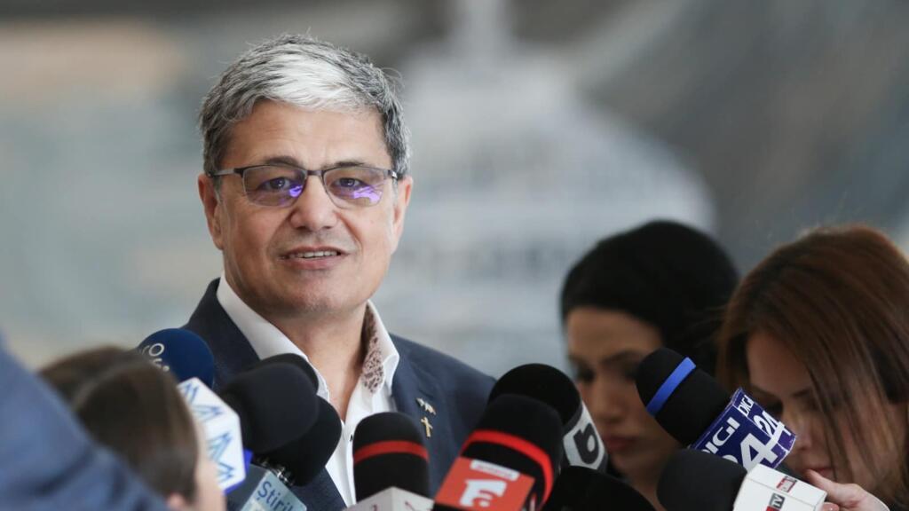 Ministrul Finanțelor, Marcel Boloș, anunță că Guvernul amână impozitul pe casele și mașinile foarte scumpe până pe 30 septembrie.