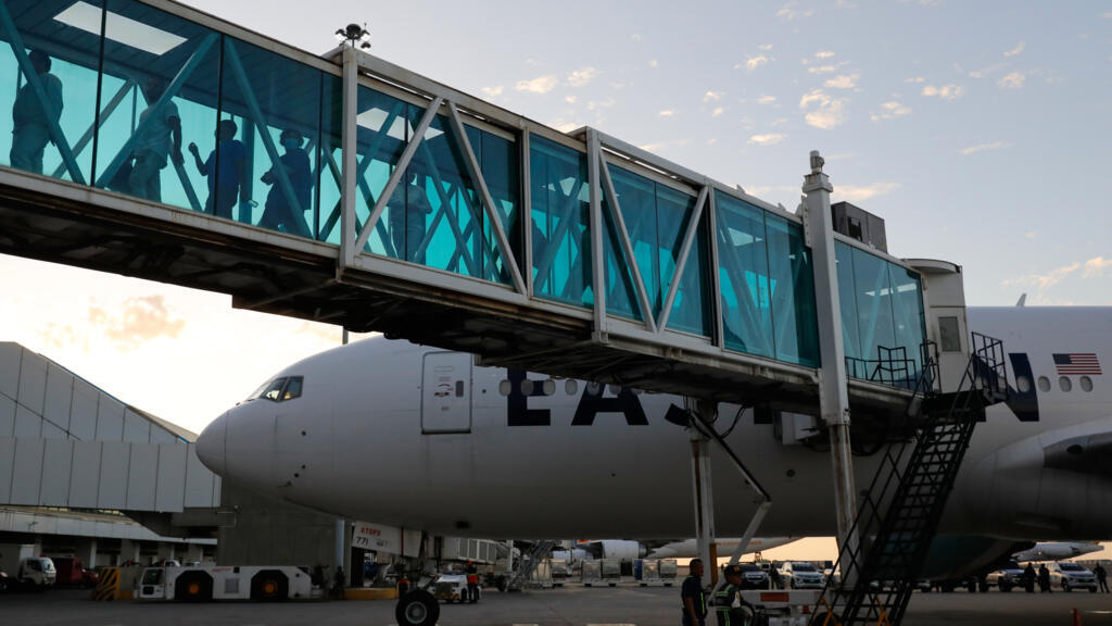 Les États-Unis reprennent leurs vols d'expulsion de migrants vers le Venezuela