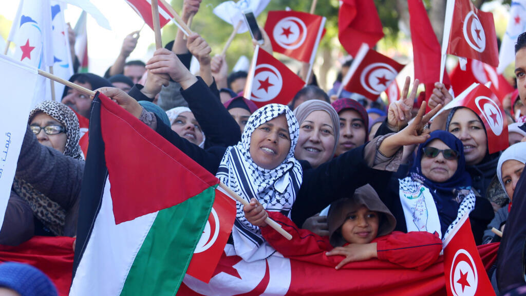 Des Tunisiens célèbrent les sept ans de la fin de la dictature Ben Ali, à Tunis, le 14 janvier 2018. (Image d'illustration)