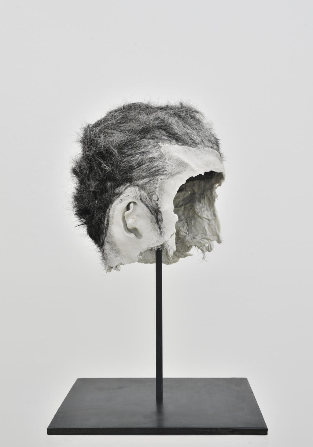 Obra de Bruno Botella, "Oborot", Silicone e modelagem capilar, 2012, coleção frac île-de-france