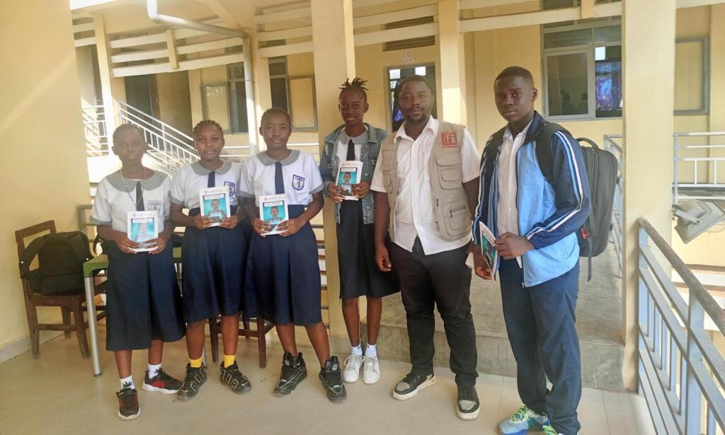 Les élèves de l’école du Père Mando et Gaston Mukendi.
