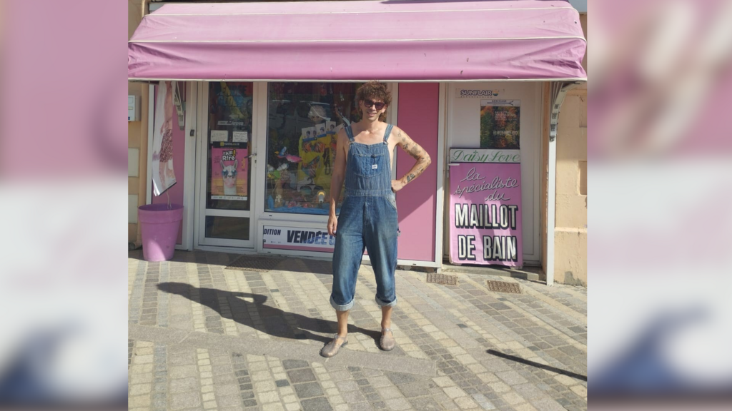 L'artiste Ben Lechapus aka Plastic Jesus fait chanter les déchets plastiques.