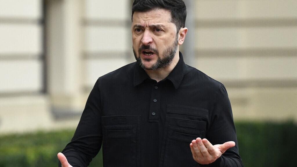 Guerre en Ukraine: Zelensky dit s'être entretenu par téléphone avec les négociateurs américains