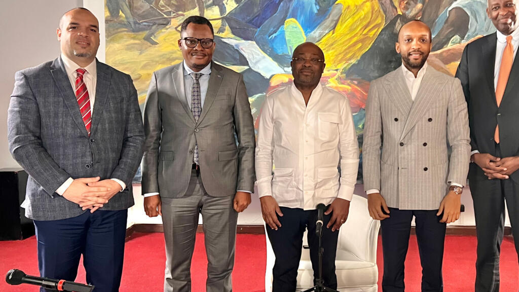 Enregistrement du débat africain, lors de la 8ème édition du Forum Makutano avec (de g. à d.) : F. Lusinde, I. Chinamula, A. Foka, M. Fall Kane & J. Kanyoni (octobre 2022).