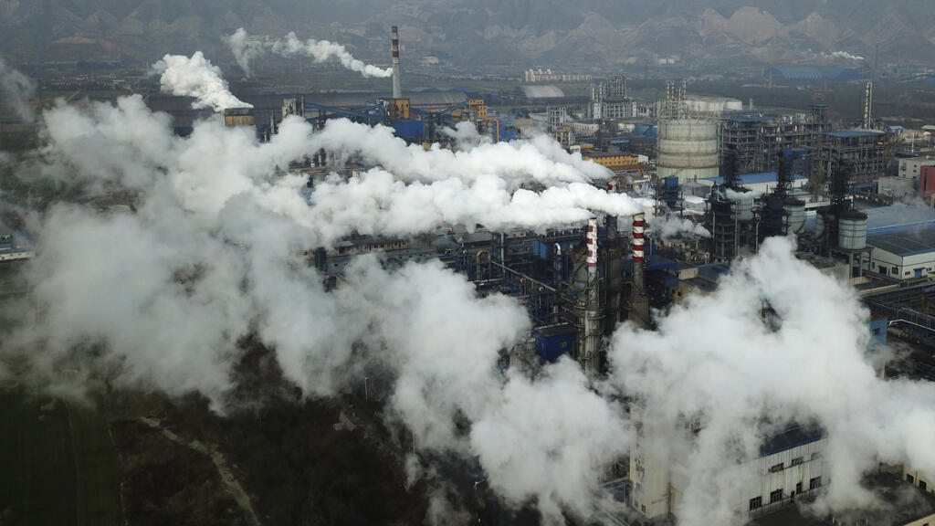 Les émissions de CO2 de la Chine augmentent toujours, mais ralentissent assez considérablement. Ici, une usine de traitement de charbon à Hejin, dans la province centrale du Shanxi en Chine, le 28 novembre 2019.