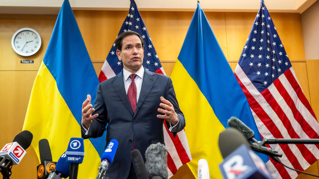 États-Unis: focus sur Marco Rubio, au centre des tractations concernant l'Ukraine et le Venezuela