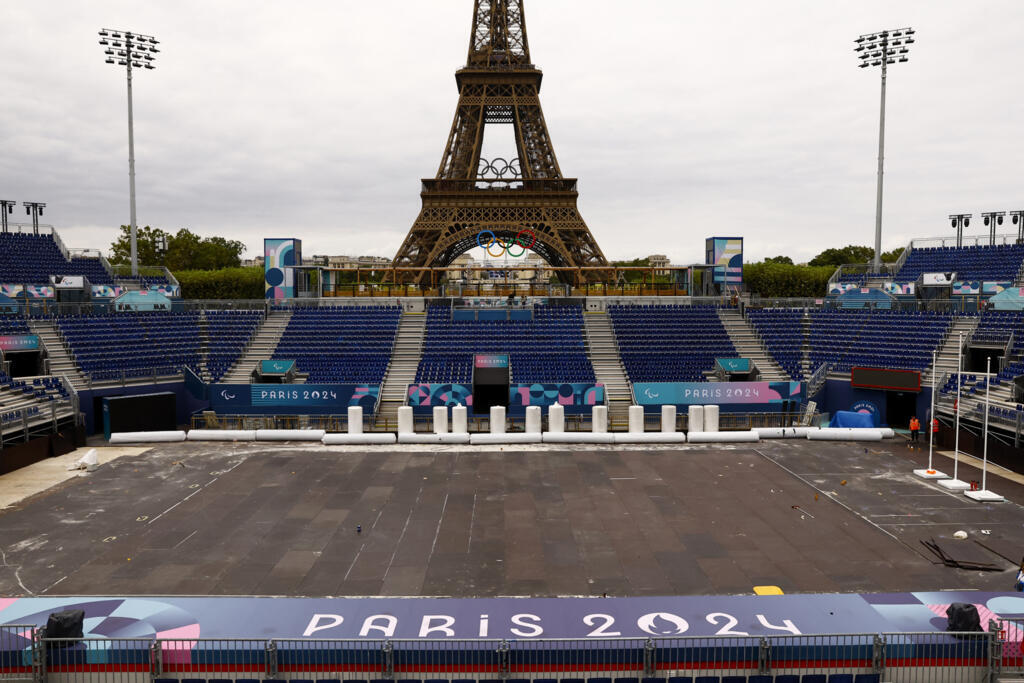 Le site de la tour Eiffel où se déroule la compétition de cécifoot pendant les Jeux paralympiques de Paris.