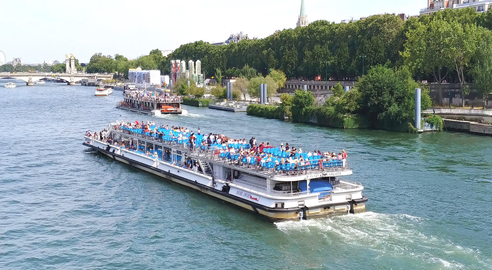 Du thuyền BateauxMouches tròn 70 tuổi