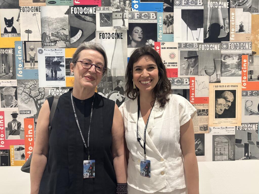 Helouise Costa (à esquerda) e Marcela Marer, curadoras da exposição "Construção, Deconstrução, Reconstrução", em cartaz em Arles.