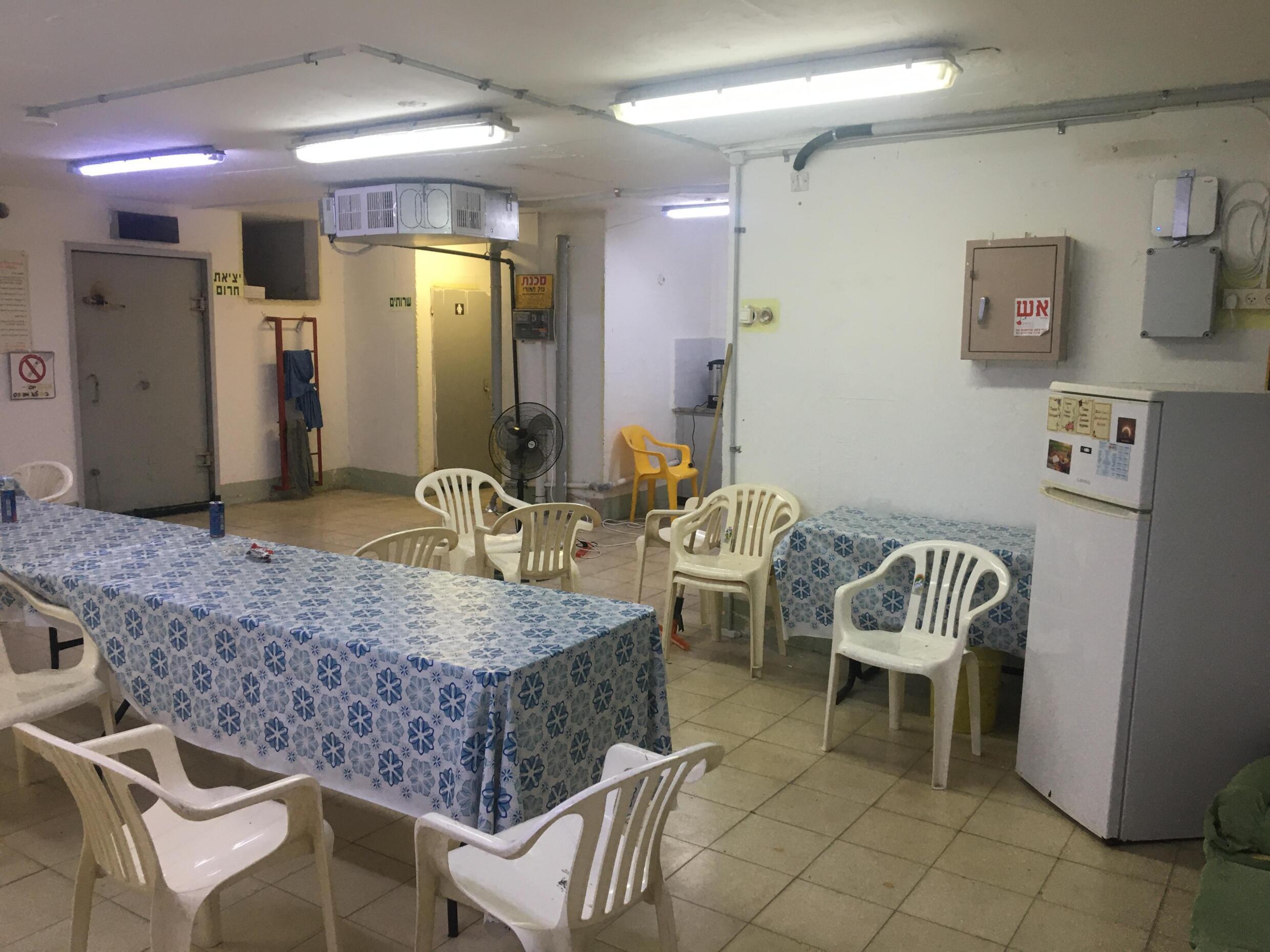 À l'intérieur d'un abri public d'Haïfa.