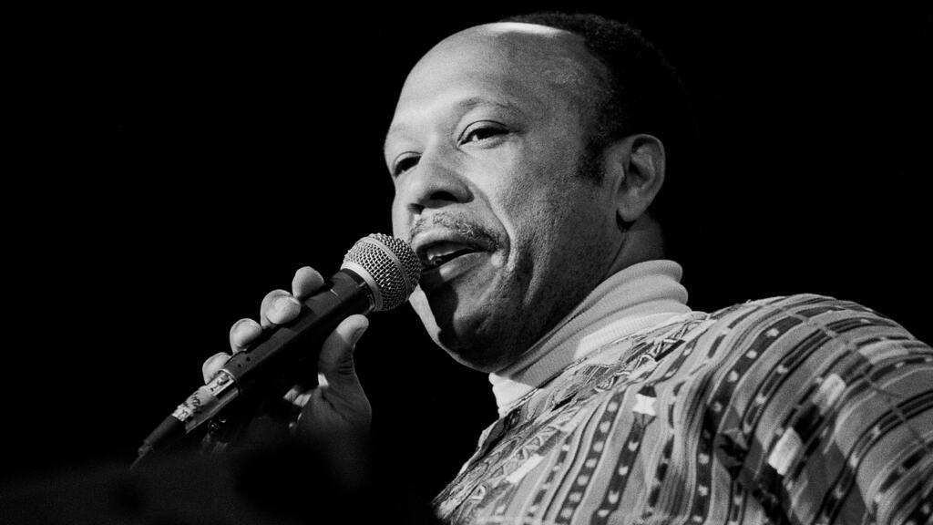 Les McCann sur scène à Chicago, Illinois, le 14 janvier 1978.