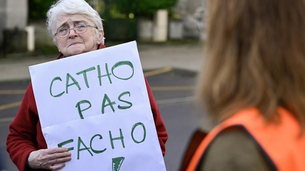 France: une plainte pour révisionnisme déposée après une message en hommage à Pétain