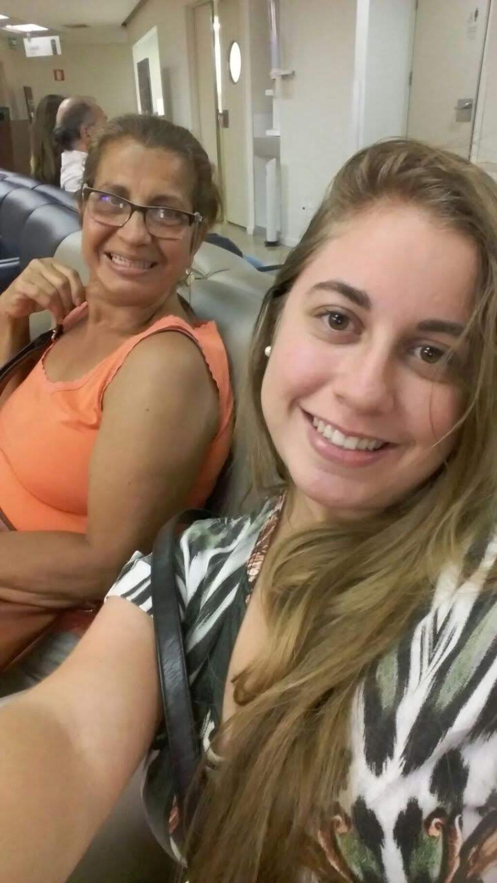 Marina Assis e sua mãe, Sandra, que luta contra a leucemia desde o ano passado.