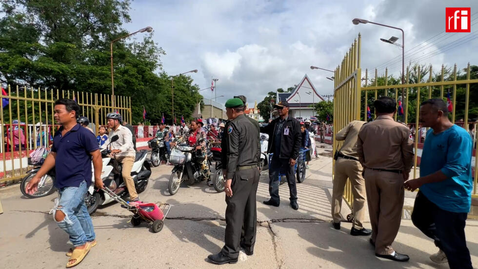 ពលរដ្ឋនៅច្រកអន្តរជាតិប៉ោយប៉ែតនៅថ្ងៃទី​១០ ខែមិថុនា ឆ្នាំ​២០២៥