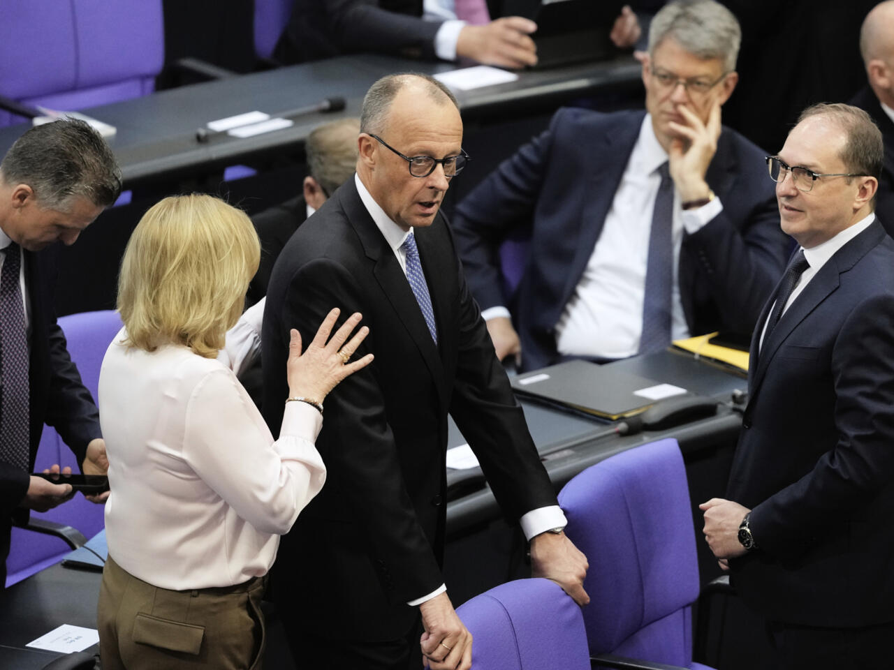 Беспрецедентный кризис в Германии: лидер ХДС Мерц не был избран канцлером в  первом туре