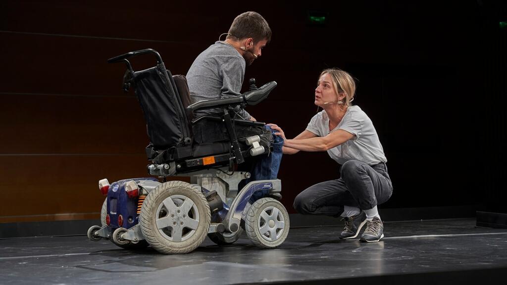 Scenă din piesa de teatru ”Nicio pastilă Magică”, de Christian O'Reilly, la Teatrul Național București