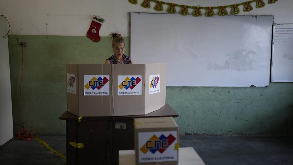 De acordo com o presidente do Conselho Nacional Eleitoral (CNE), Elvis Amoroso, “houve uma participação histórica que supera 10.554.320 votos”.