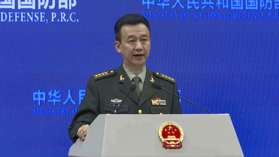 Ngô Khiêm, phát ngôn viên bộ Quốc Phòng Trung Quốc, họp báo tại Bắc Kinh, Trung Quốc, ngày 28/11/2024.