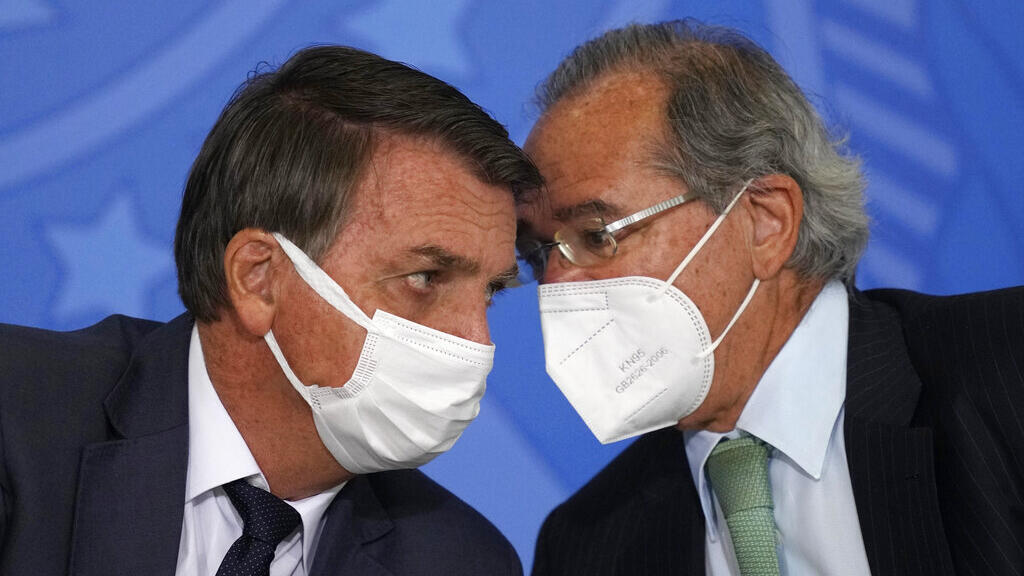 "(...)o mercado já percebeu que, a cada momento que se aproxima do fim do mandato, e sendo Bolsonaro candidato à reeleição e precisando melhorar os índices de pesquisa, dado que a sua atuação na pandemia o levou a um índice de desaprovação recorde, Paulo Guedes não conseguirá realizar as reformas com as quais ele havia se comprometido desde o começo”, avalia o economista Gilberto Braga