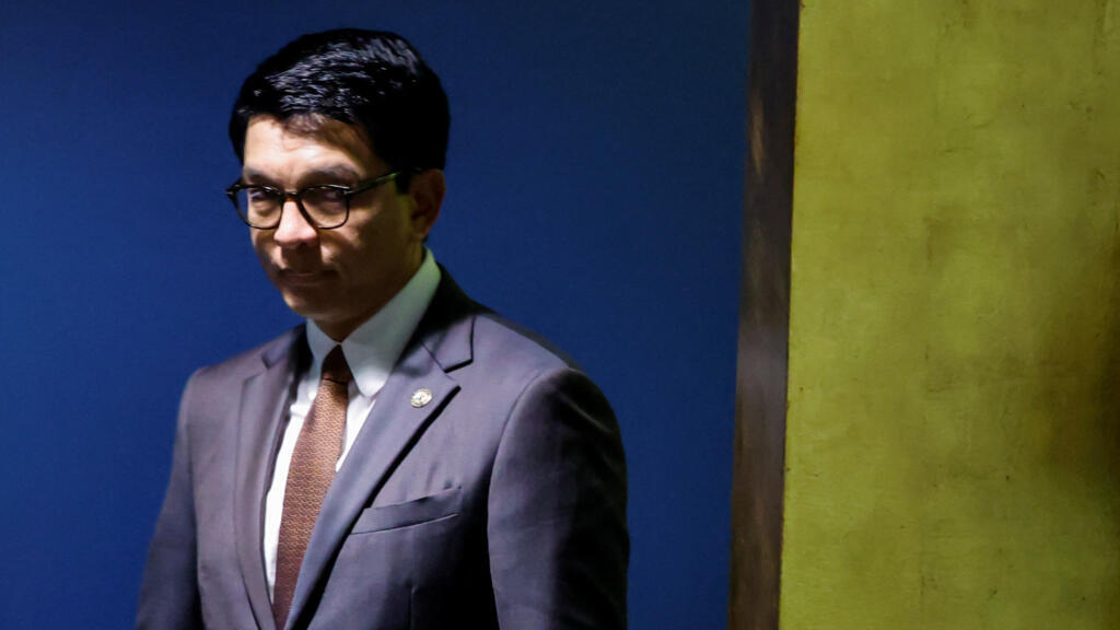Le président malgache Andry Rajoelina à son arrivée pour prendre la parole devant la 80e Assemblée générale des Nations unies au siège de l'ONU à New York, aux États-Unis, le 24 septembre 2025.