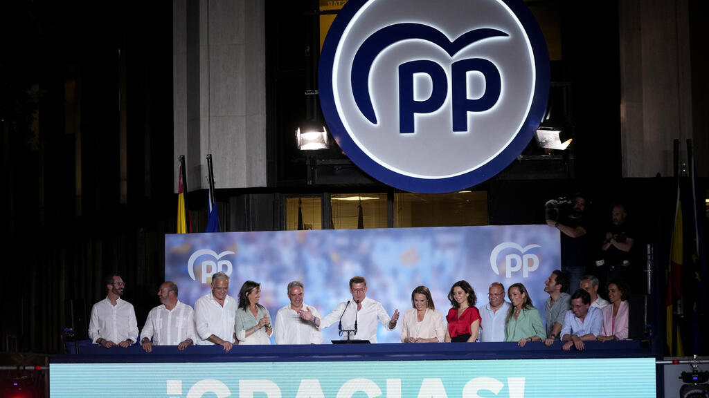 Na Espanha, o Partido Popular, de direita, foi o melhor colocado das eleições que aconteceram ontem para definir o próximo primeiro-ministro do país.