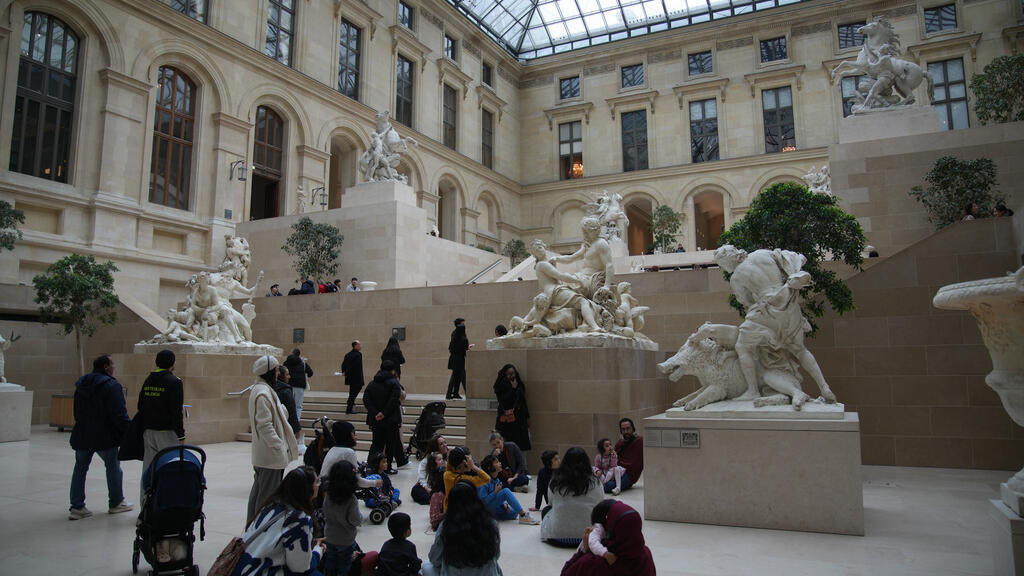 En France, certains musées, dont le Louvre, sont désormais plus chers pour les visiteurs non-européens