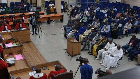 Washtakiwa 10 wakiwa mbele ya majaji wakati wa kusomwa  hukumu katika kesi ya mauaji ya Septemba 28, 2009, Julai 31, 2024 huko Dixinn.