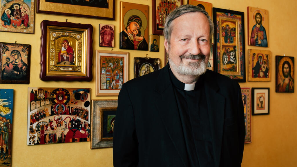 Mgr Pascal Gollnisch a dirigé l’Œuvre d’Orient depuis 2010, une institution qui œuvre dans 23 pays, au Moyen-Orient, dans la Corne de l’Afrique, en Europe Orientale et en Inde. Il termine son mandat le 1er septembre 2025.