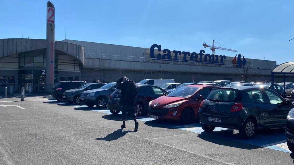 Carrefour de Sevran seria transformado no primeiro Atacadão da França, mas prefeitura rejeitou o projeto.