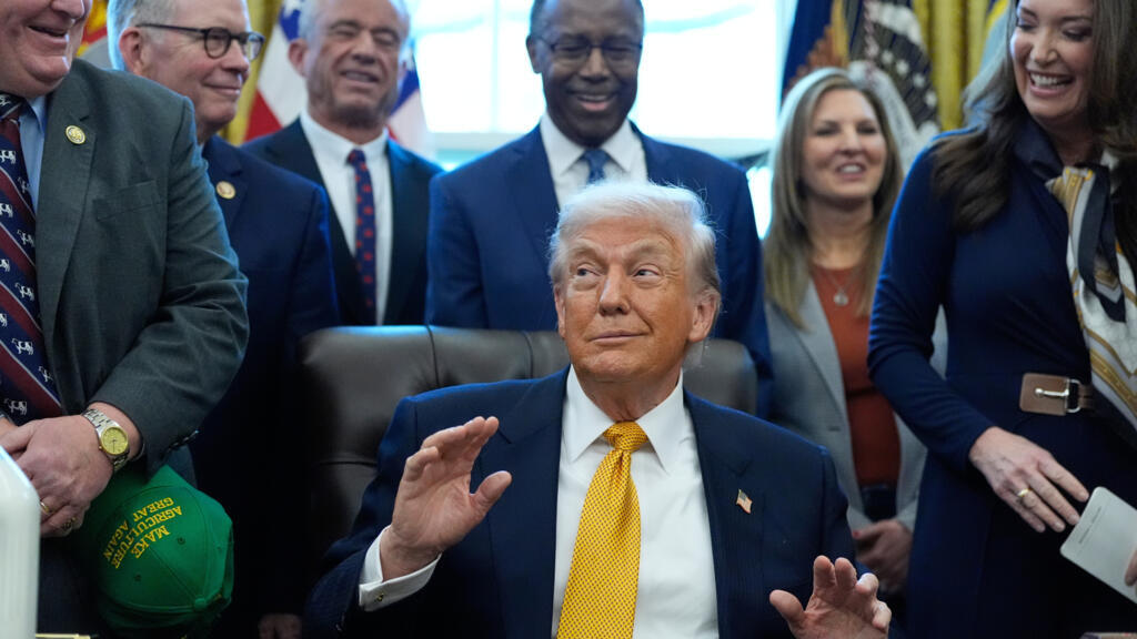 دونالد ترامپ در دفتر کارش در کاخ سفید